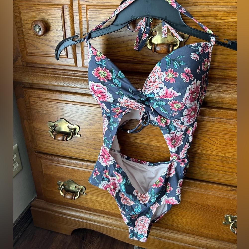 Shade and Shore bathing suit 38C